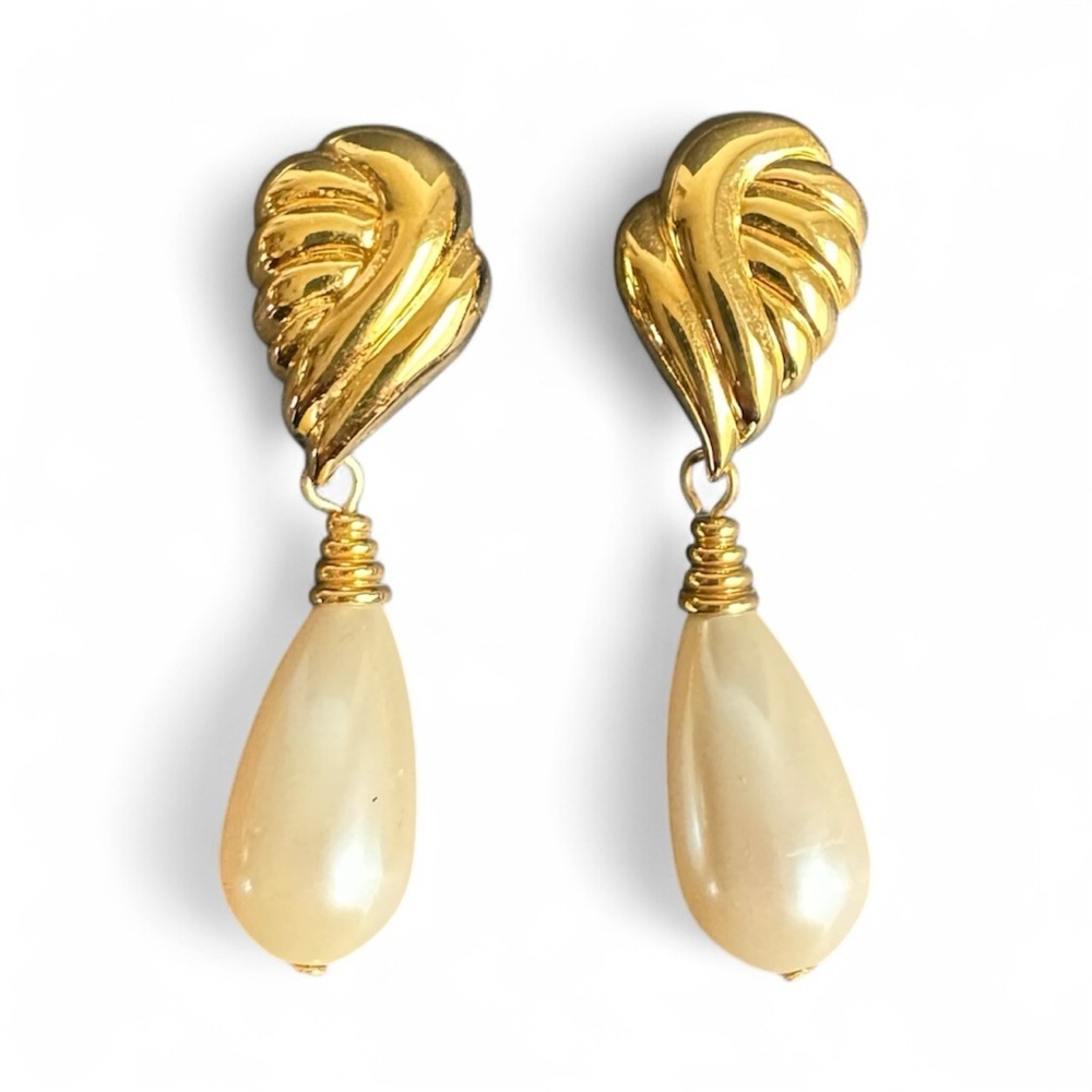 Vintage Gold Tone Pearl Teardrop Earrings Clip On Wedding Bridal Classic Elegant